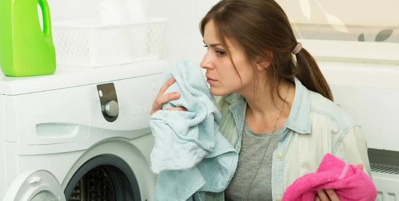 Как убрать запах плесени с одежды?