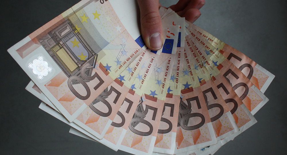 Отношение к деньгам разных знаков зодиака